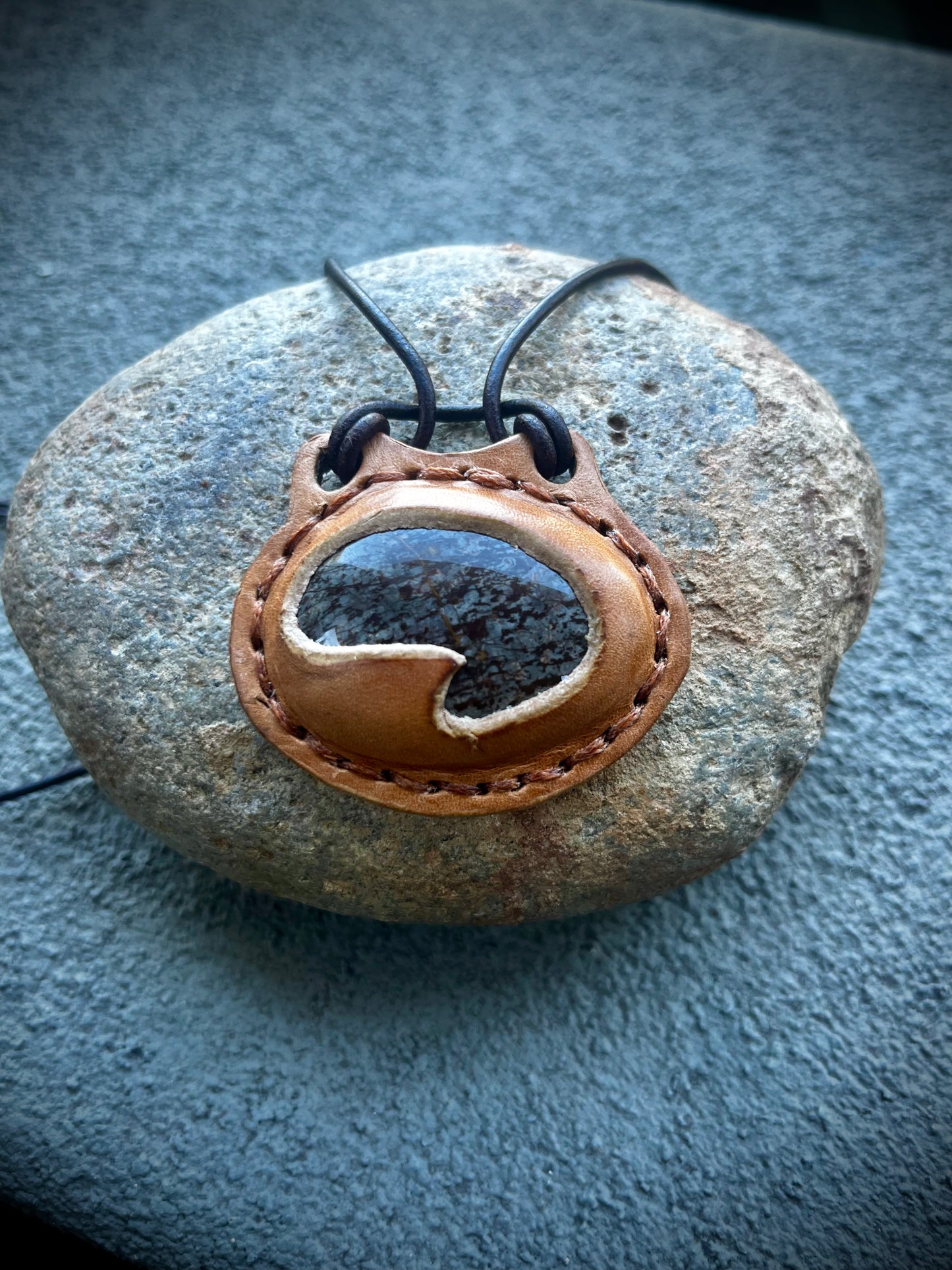 The Hide and Stone (Speckled Brown Stone /Range Tan Leather)