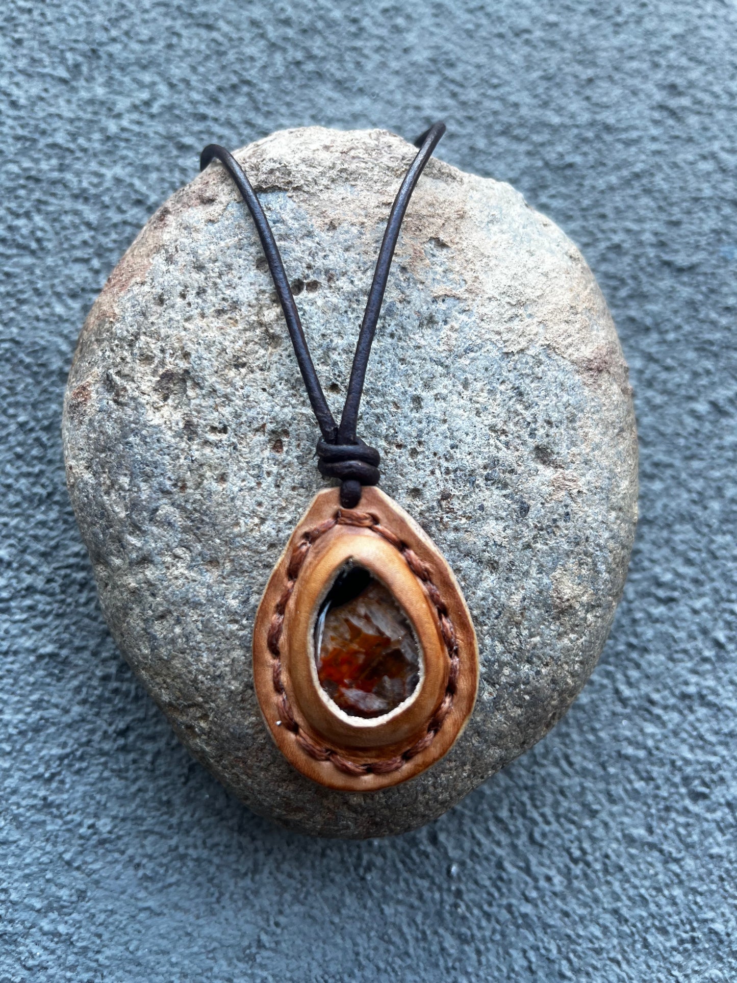 The Hide and Stone (Red Jasper Stone /Range Tan Leather)