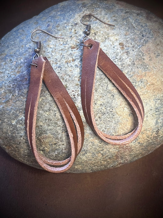 The Daily Dangle (Saddle Brown)
